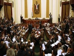 Mısır`da tartışmalı yargı yasası kabul edildi