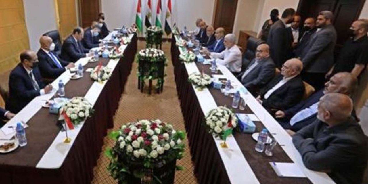 Hamas heyeti Kahire'de Mısır İstihbarat Bakanı Abbas Kamil ile görüştü