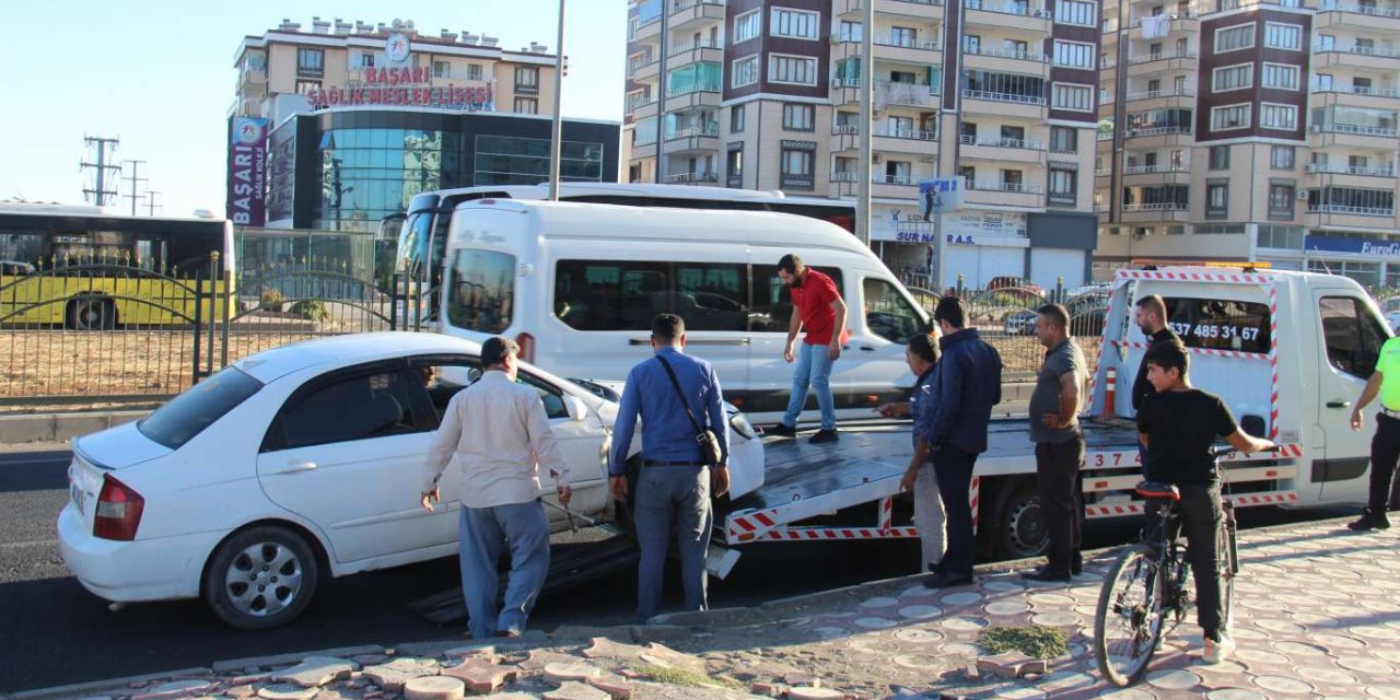 Kırmızı ışık ihlali yapan araç kazaya neden oldu