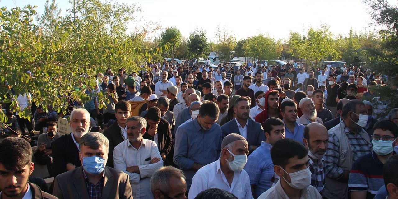 6-8 Ekim şehitleri şehadetlerinin 7'nci yılında mezarları başında anıldı