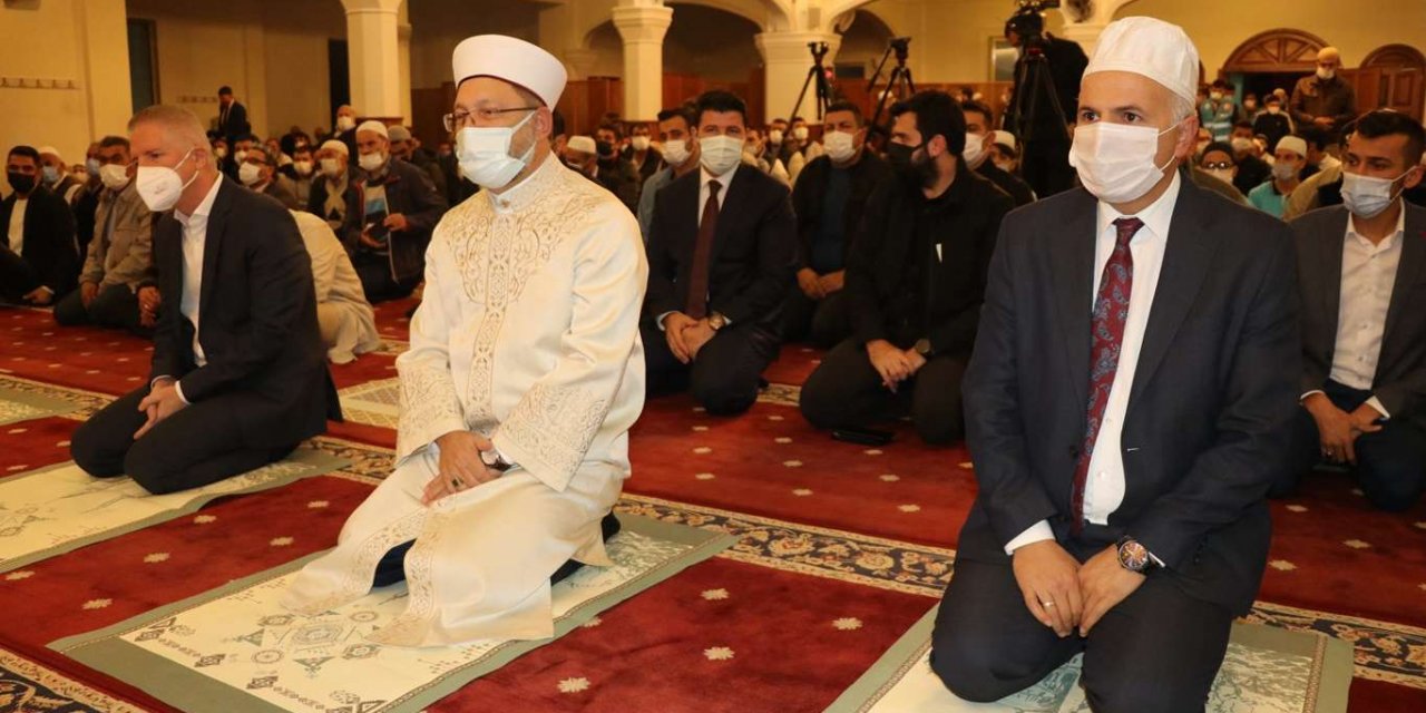 Diyanet İşleri Başkanı Erbaş Gaziantep’te gençlerle sabah namazında buluştu