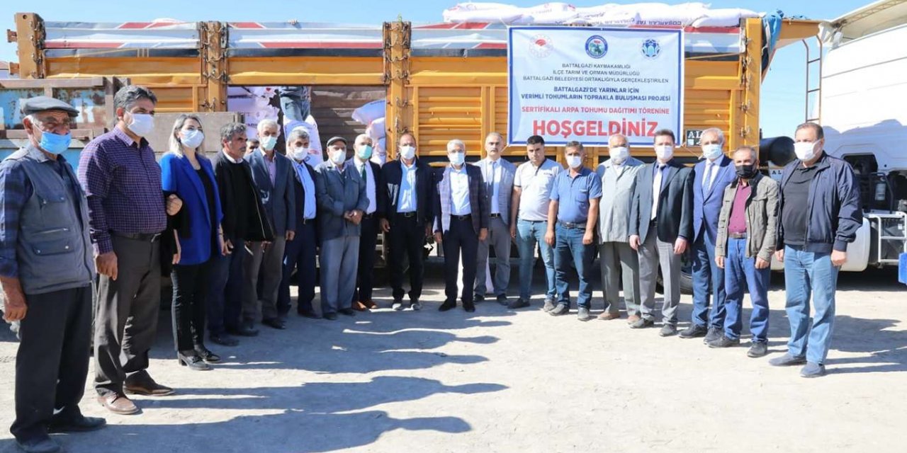 ​Malatya’da üreticilere sertifikalı arpa tohumu verildi