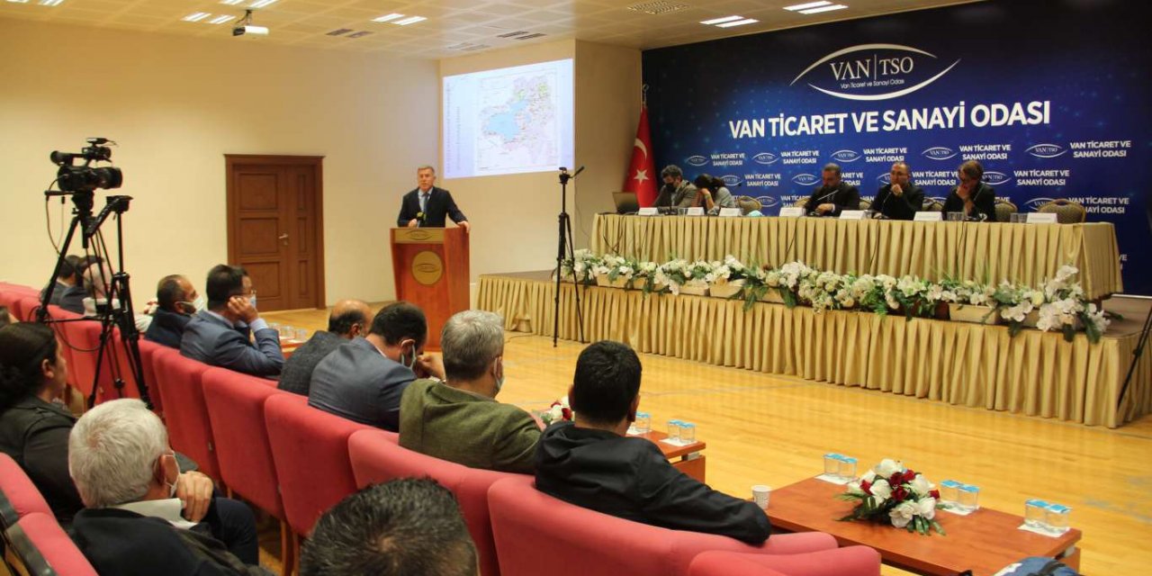 “Van Gölü Havzasında Suyun Geleceği” konulu panel düzenlendi