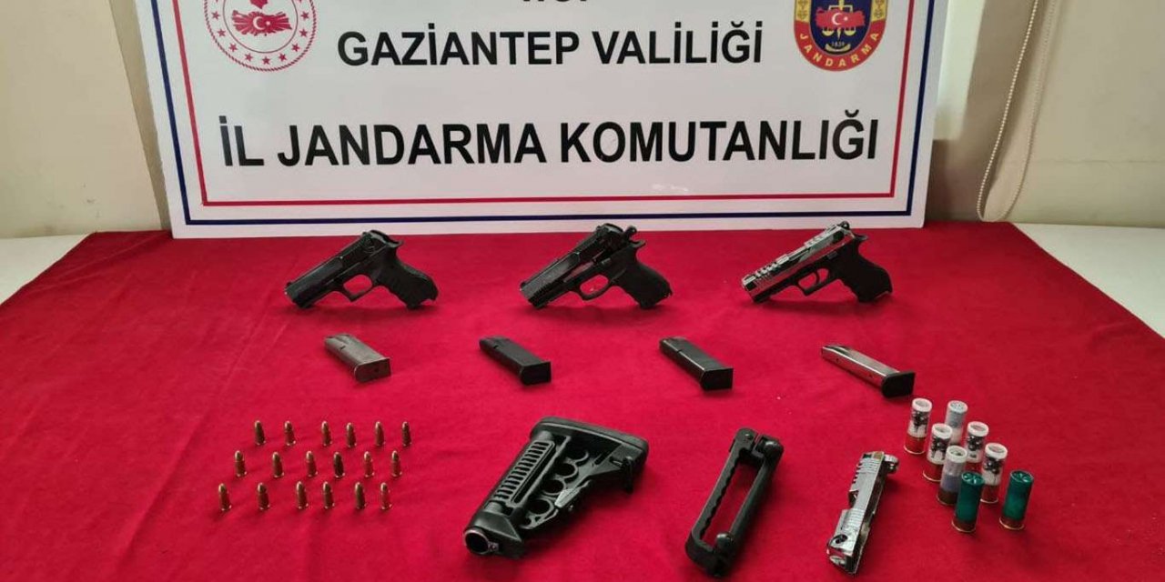 Uyuşturucu ve silah kaçakçılarına operasyon düzenlendi