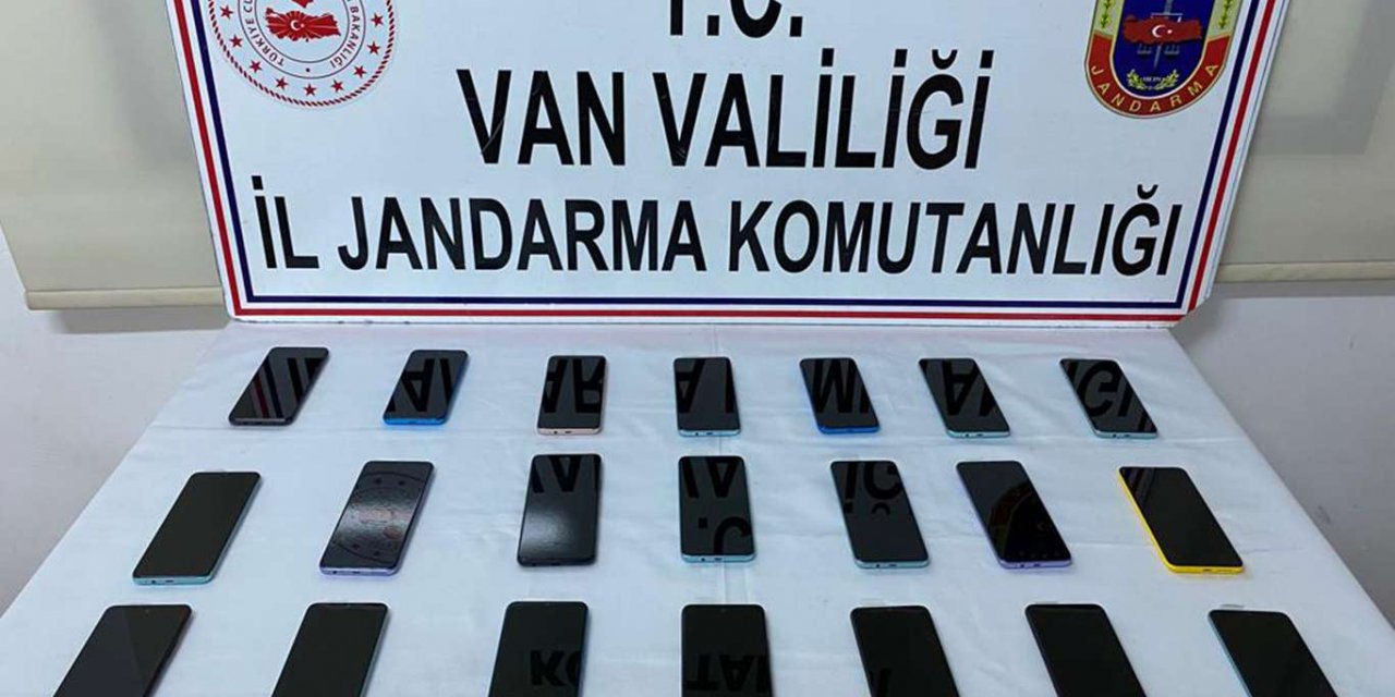 Van'da gümrük kaçağı cep telefonu ele geçirildi