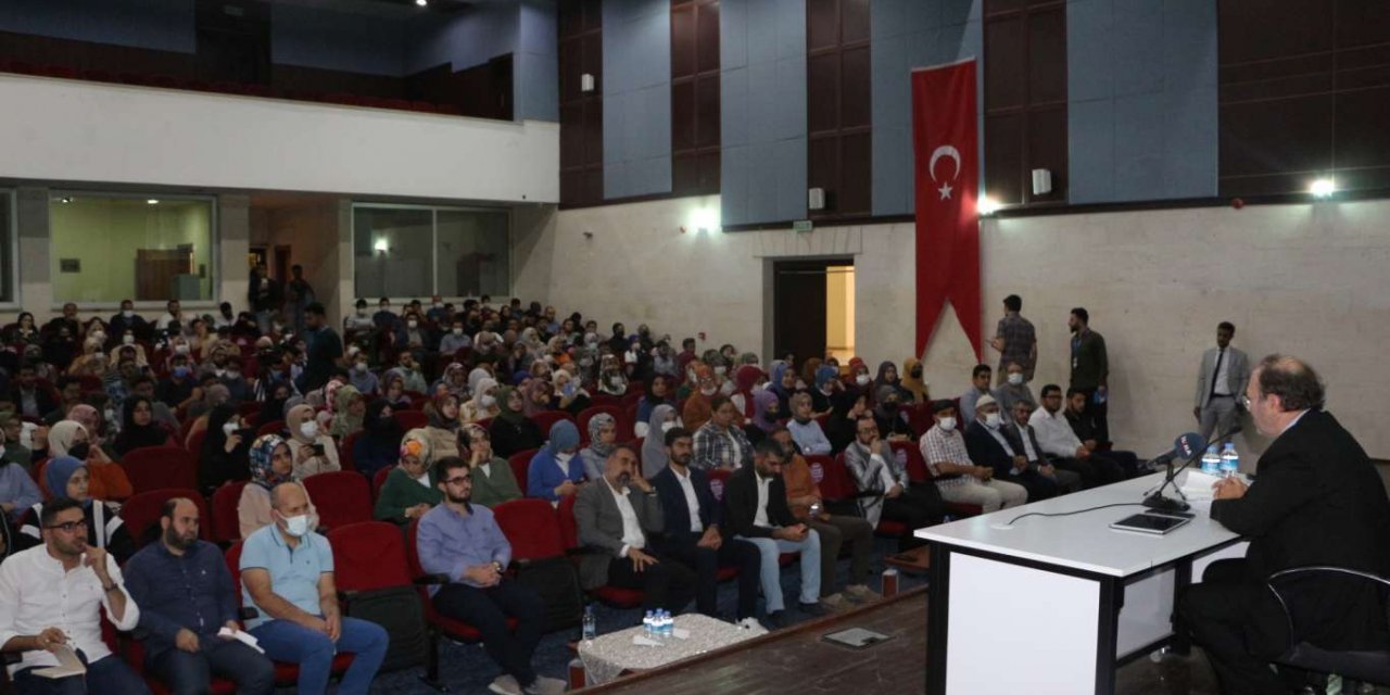 Yusuf Kaplan: "Mevcut eğitim sistemi çocukları inancına ve toplumuna yabancılaştırıyor"