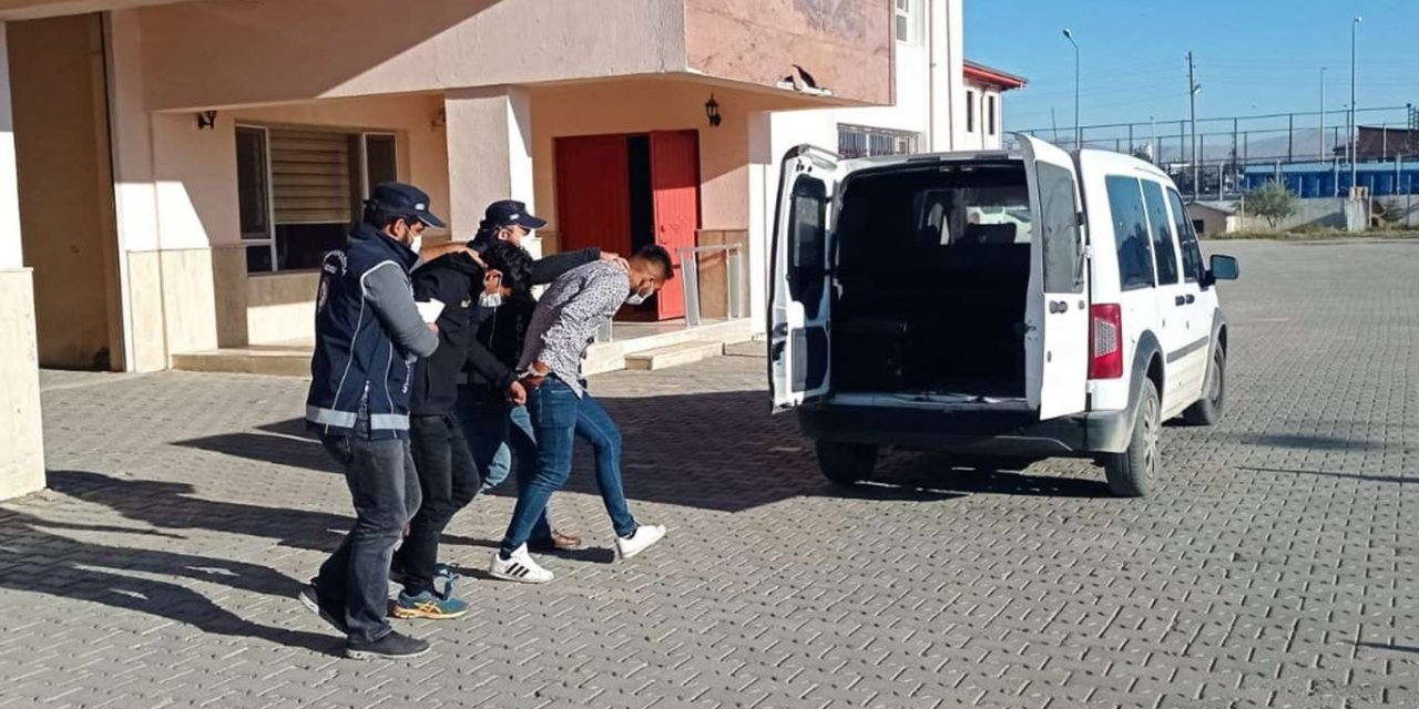 Van'da göçmen kaçakçılığı yapan 23 organizatör yakalandı