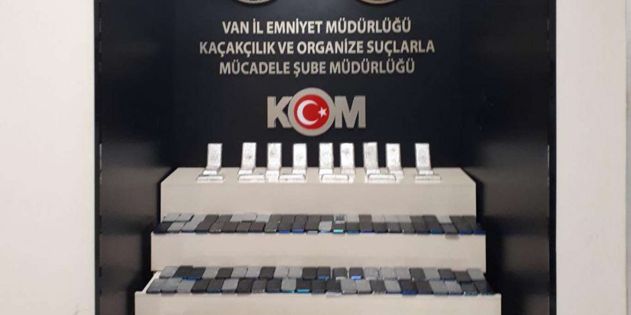 Van'da gümrük kaçağı olduğu belirtilen çeşitli malzemeler ele geçirildi