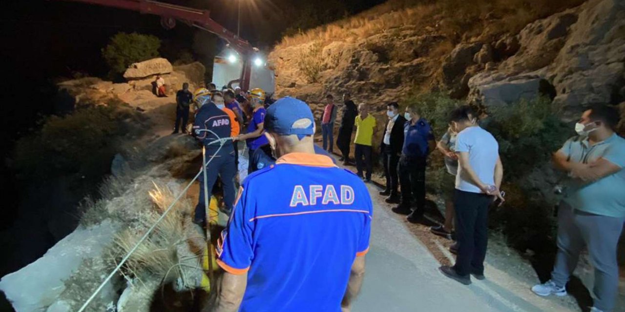 Adana Karaisalı’da öz çekim yaparken uçurumdan düşen 2 kişiden 1'i öldü