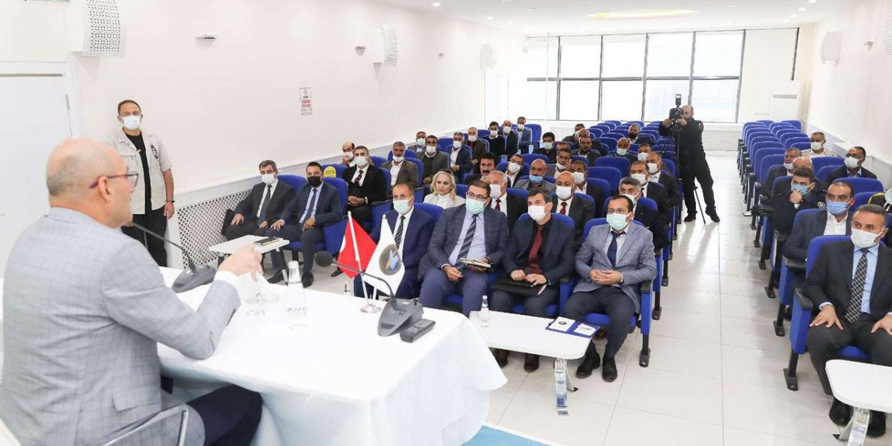 İpekyolu Kaymakamı Aydın, muhtarlarla bir araya geldi