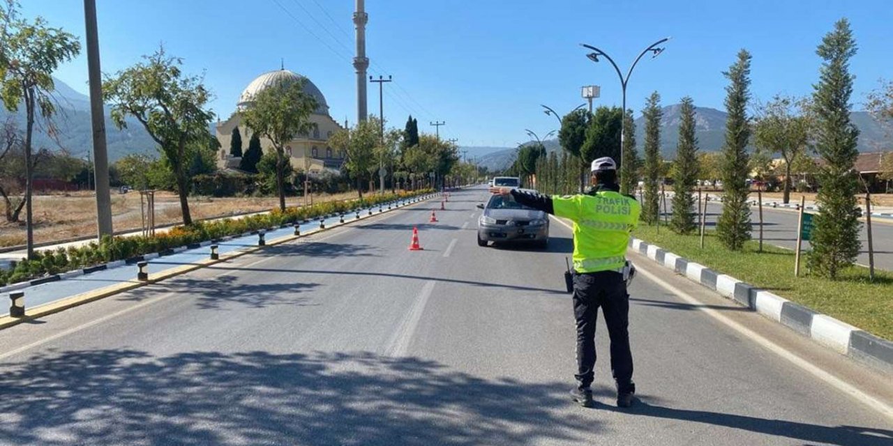 EGM: 16 bin 916 sürücü ve yolcuya emniyet kemeri cezası verildi