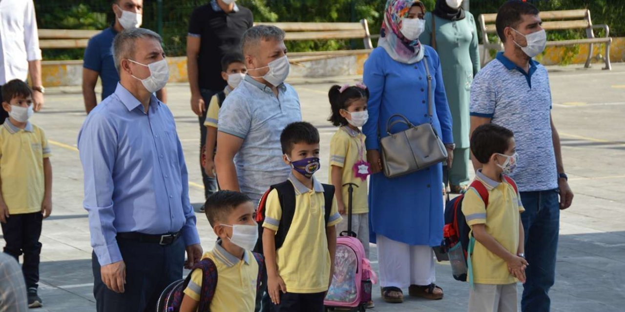 Bakan Koca'dan anne ve babalara maske uyarısı