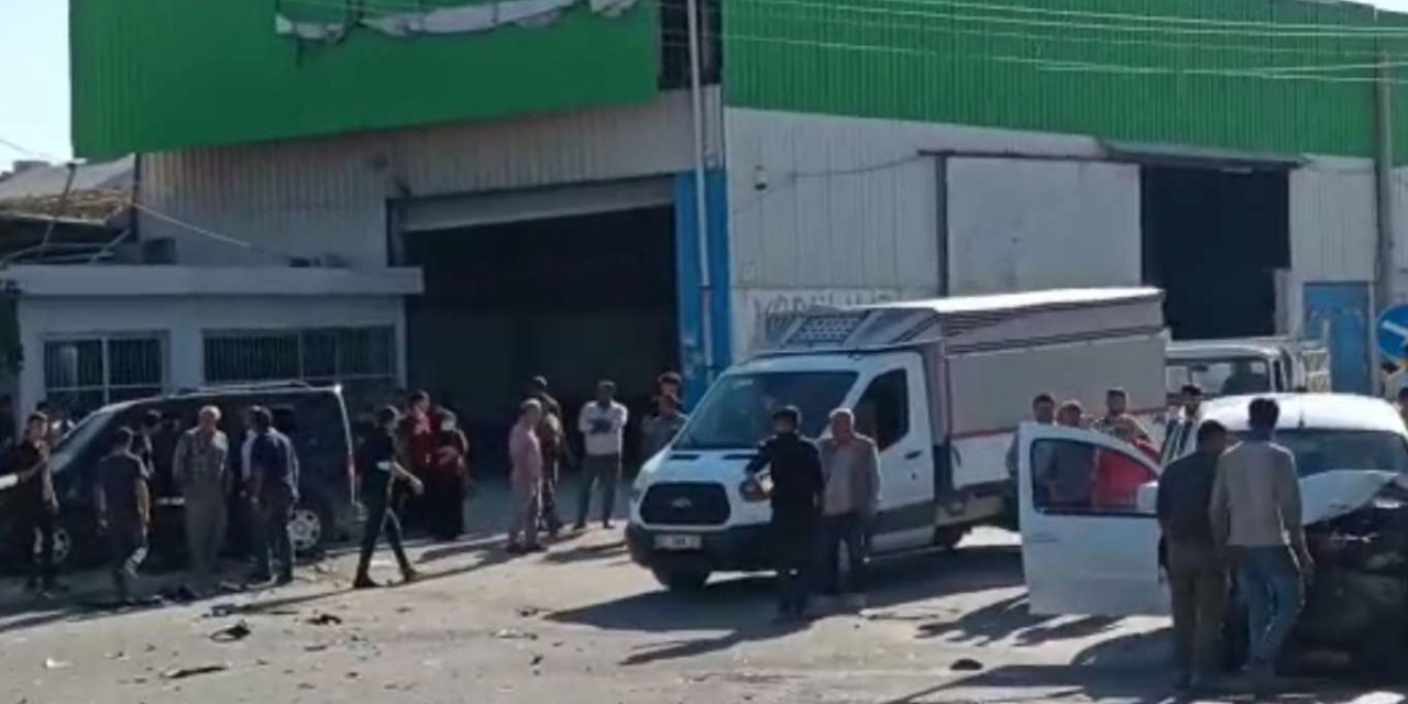 Adana'da meydana gelen trafik kazasında biri bebek 10 kişi yaralandı