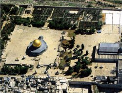 İsral askerleri Kubbetu's-Sahra'ya girdi