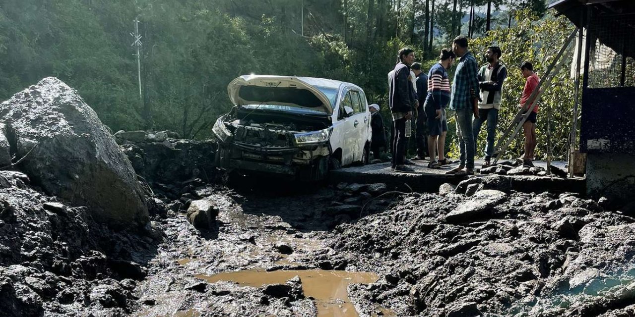 Hindistan'da selde ölenlerin sayısı 60'a yükseldi