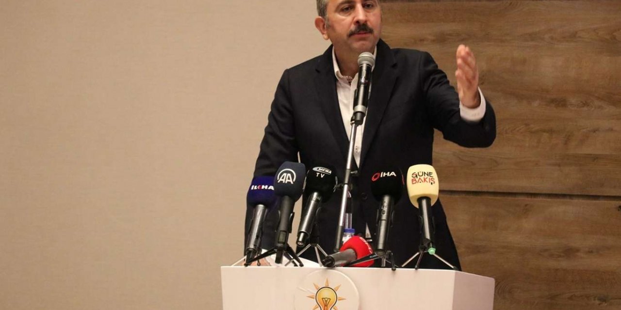 Adalet Bakanı Gül’den Batıya mülteci tepkisi