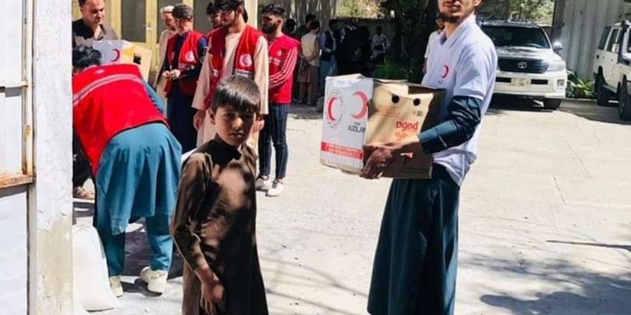 Türkiye'den Afganistan'a gıda yardımı