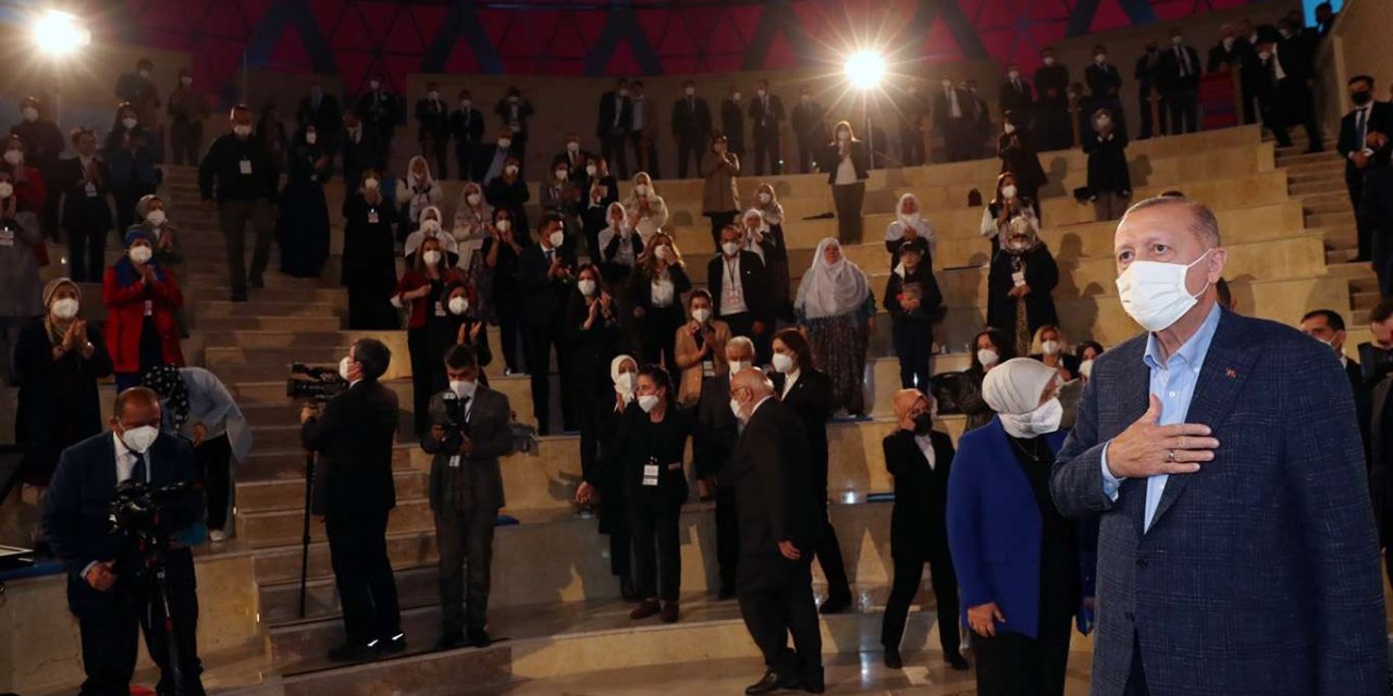 Cumhurbaşkanı Erdoğan: Kadını meta haline dönüştürme hevesinde olanlara meydanı bırakmayacağız