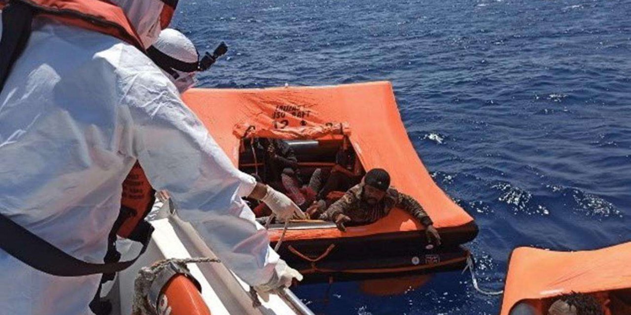 İzmir açıklarında 55 düzensiz göçmen kurtarıldı