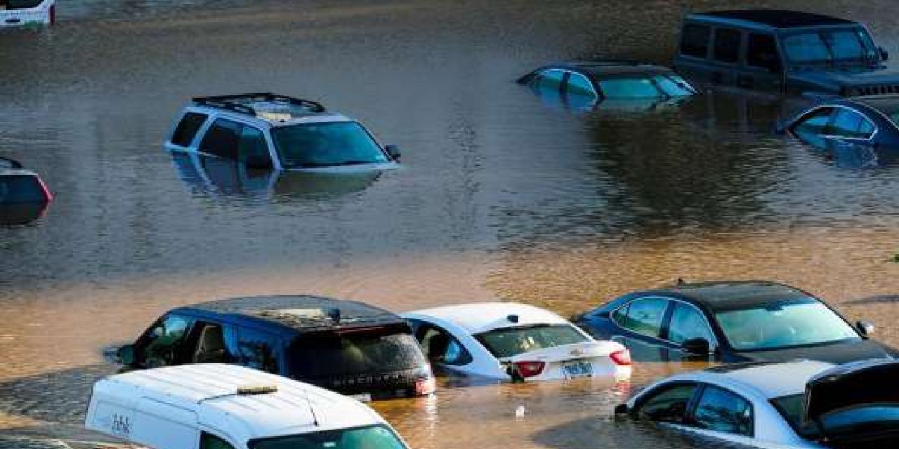 ABD'de etkili olan kasırga ve şiddetli yağışlar büyük hasara yol açtı