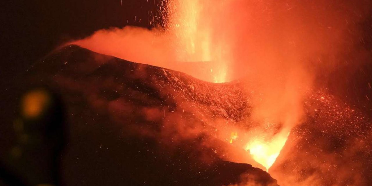 Cumbre Vieja Yanardağı lav püskürtmeye devam ediyor