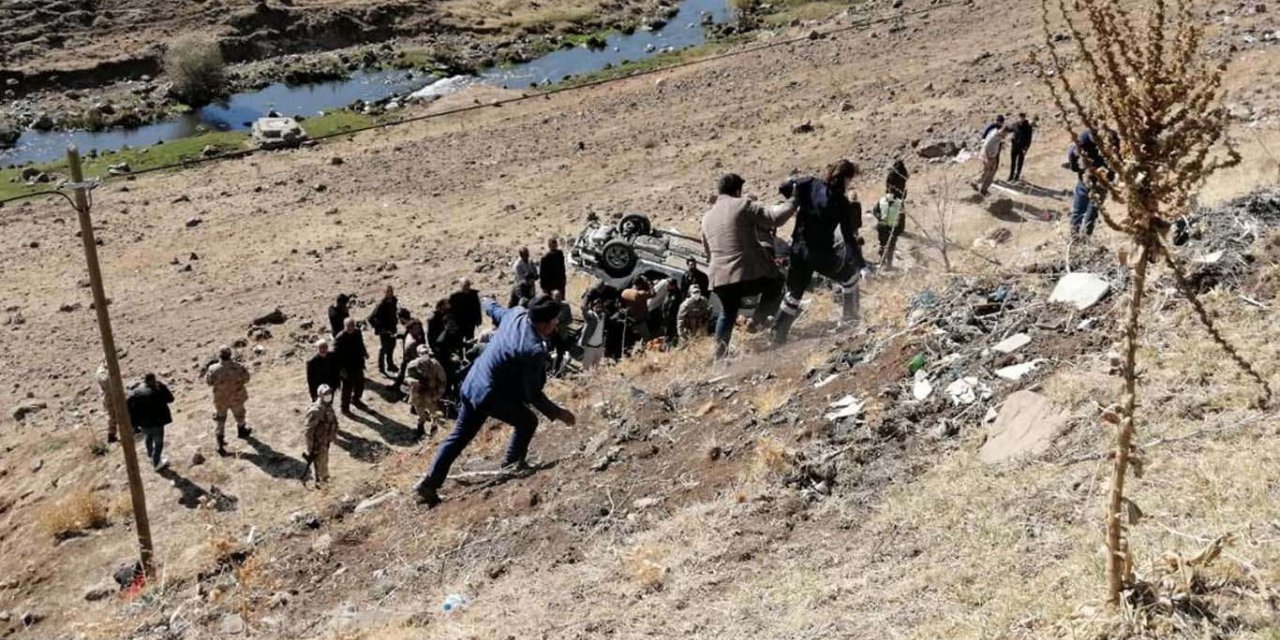 Bingöl’de otomobil şarampole yuvarlandı: 3 ölü 3 yaralı