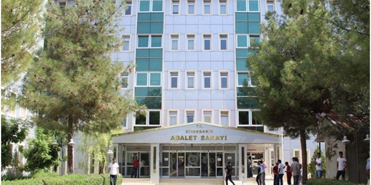 Diyarbakır merkezli 2 ilde "sahte pasaport" operasyonu