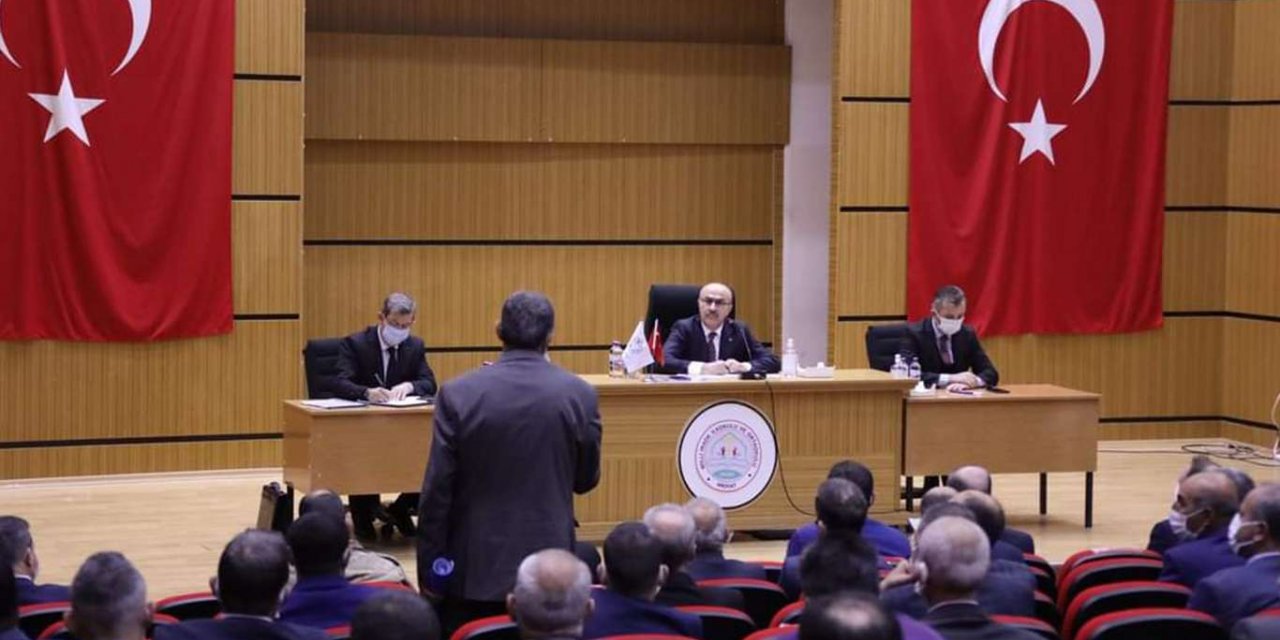 Vali Demirtaş Midyat’ta muhtarlar ve okul müdürleri ile buluştu