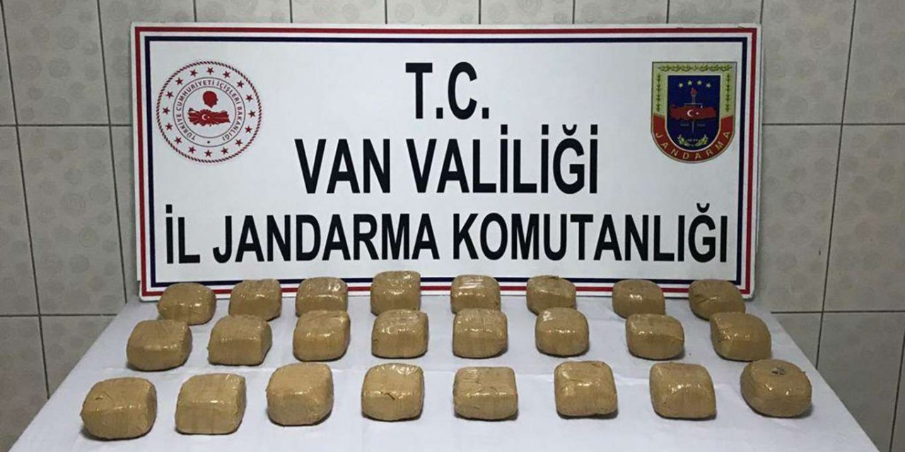 Toprağa gömülü vaziyette 12 kilogram eroin ele geçirildi