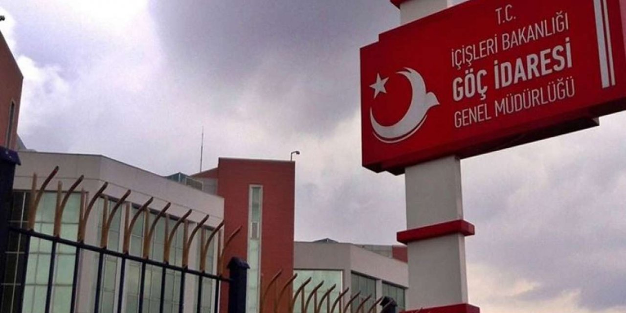 Muz yeme paylaşımı yapan 8 Suriyeli sınır dışı edilecek