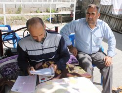 Di Nav Ciyan De Ket Ezmûnê