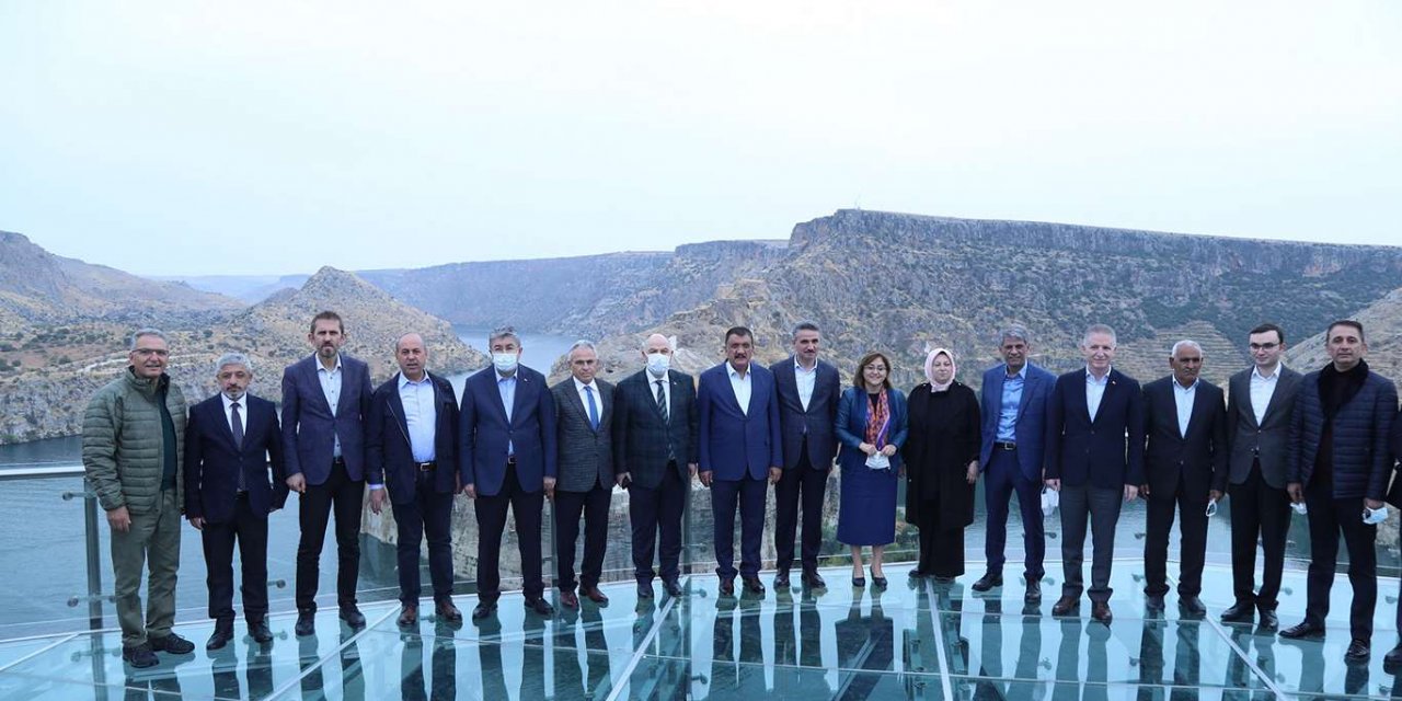 Türkiye’nin en büyük cam terası Rumkale’ye yapıldı