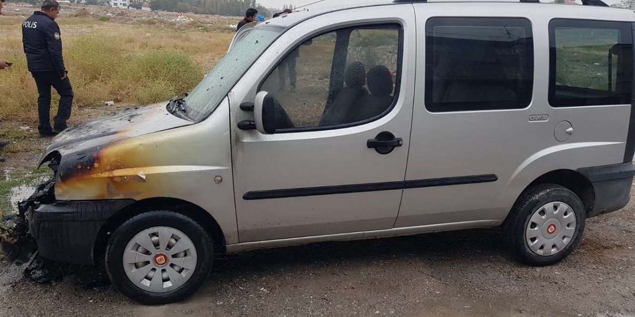 Malatya’da seyir halindeki araç alev aldı