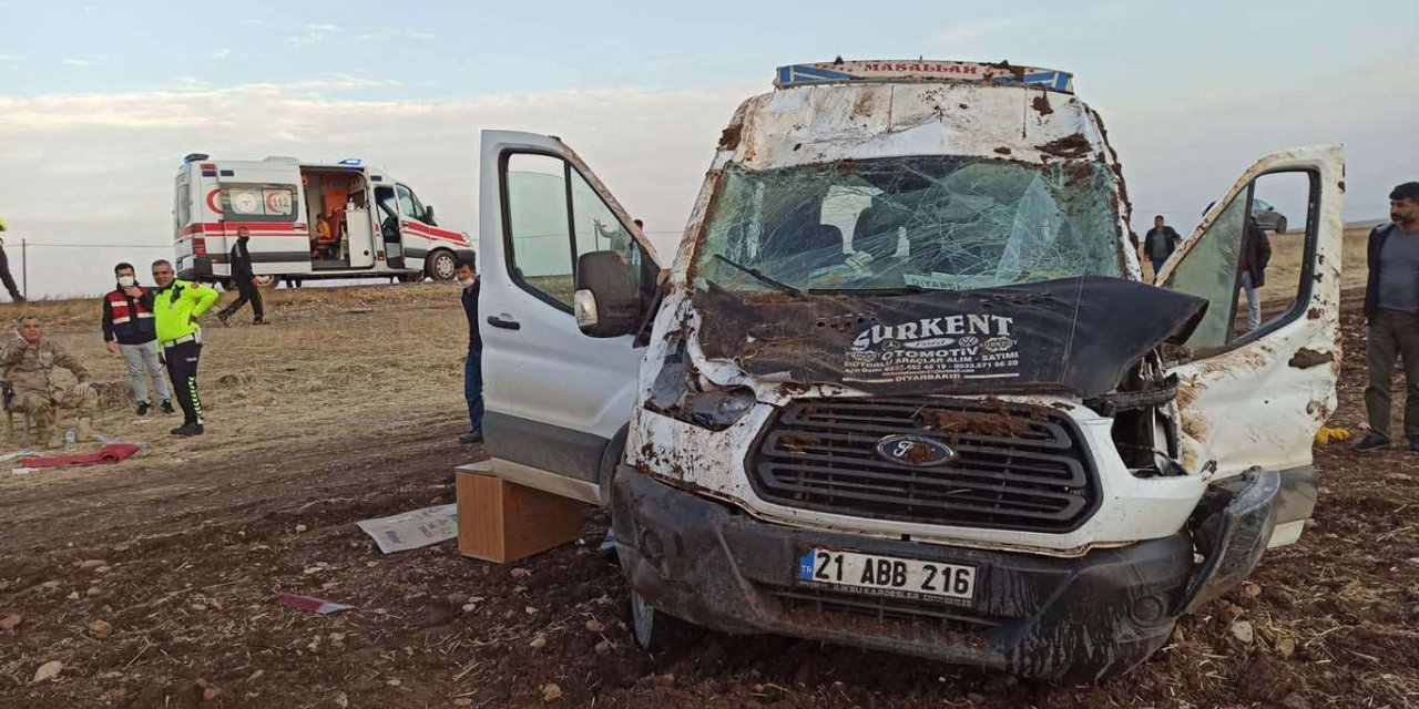 ​Minibüs tarlaya girdi: 7 yaralı