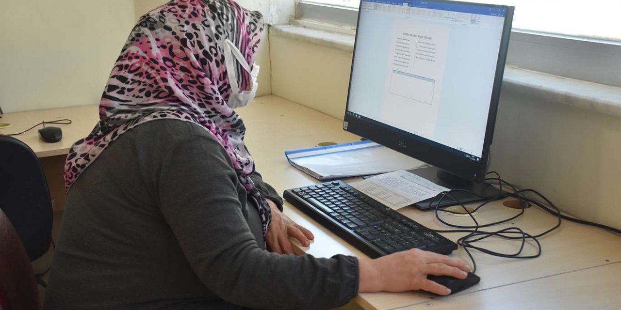 Kadınlar aldıkları kurslarla meslek sahibi oluyorlar
