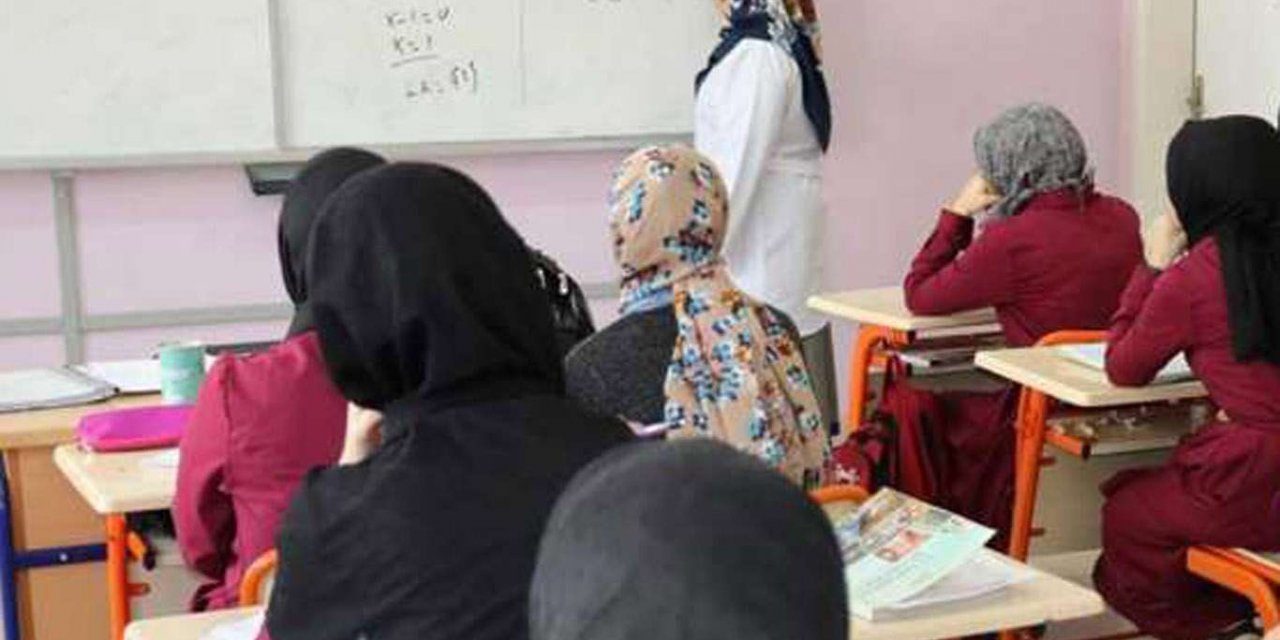 Bakan Özer'den "ara tatil" açıklaması: Öğretmenler eğitimlerini online alacak