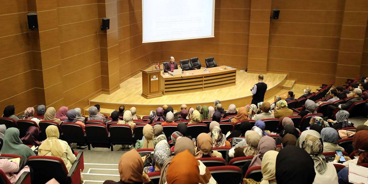 Gaziantep’te “20’inci Yüzyılda Etkili İki Şahsiyet” konferansı düzenlendi