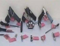 Liselinin çantasından cephanelik çıktı