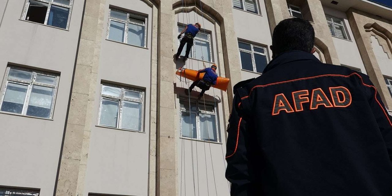 Van'da 313 bin öğrencinin katılımı ile deprem tatbikatı gerçekleştirildi