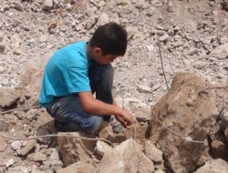 Ekmeklerini taştan çıkarıyorlar