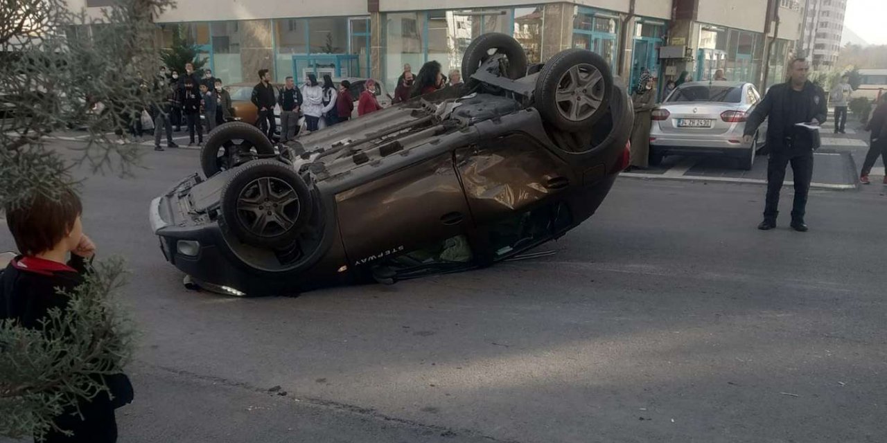 Kayseri’de kazaların sıkça yaşandığı yolda yeni bir kaza daha meydana geldi
