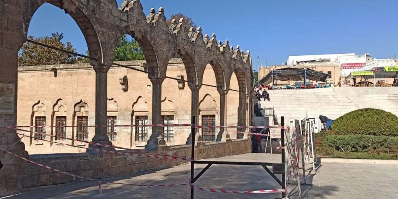 Balıklıgöl’ün duvar ve su kanalı çöktü