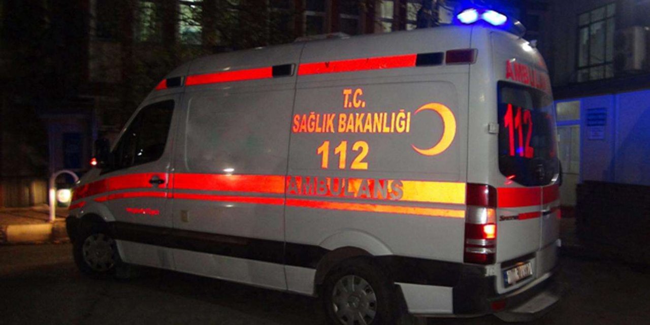 İzmir'de bıçaklı kavga: 1'i ağır 2 yaralı