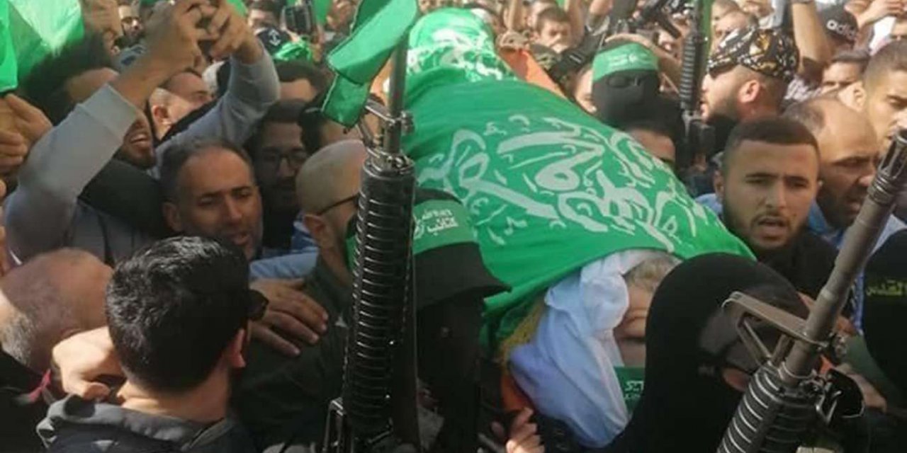 Heniyye: Kabha'nın cenazesindeki kalabalık "Kur'an ve silahın ayrılamaz olduğunu" gösterdi