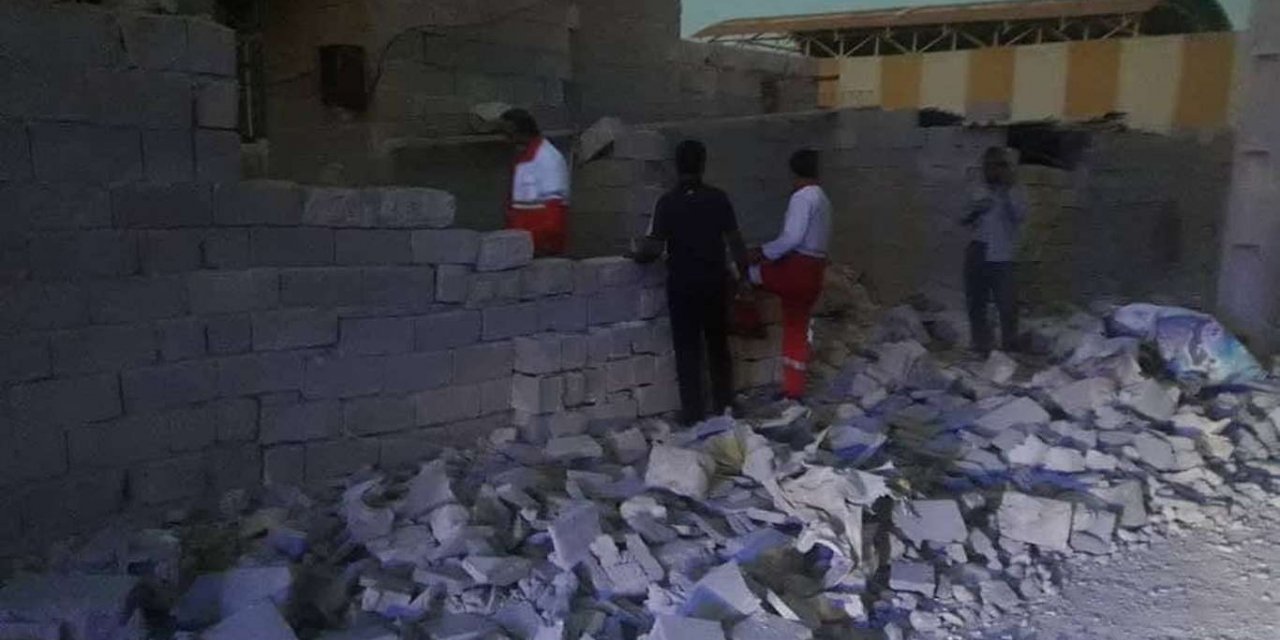 İran'daki depremlerde 2 kişi öldü 17 kişi yaralandı