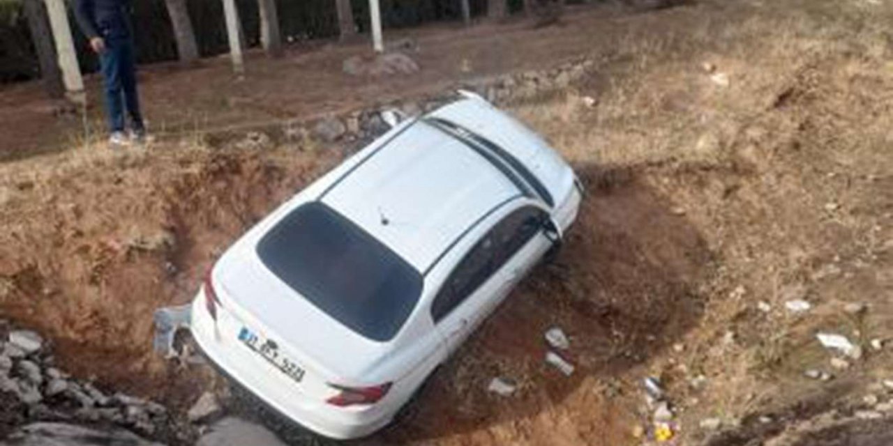 Otomobil şarampole yuvarlandı: 4 yaralı
