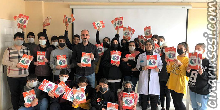 Büyükşehir Belediyesi, Diyarbakır'da 7 bin öğrenciye ders kitabı dağıttı