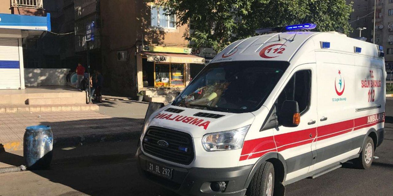 Diyarbakır Huzurevleri'nde cinnet geçiren şahıs oğlunu öldürdü, eşi ve kızını 25 yerinden bıçakladı