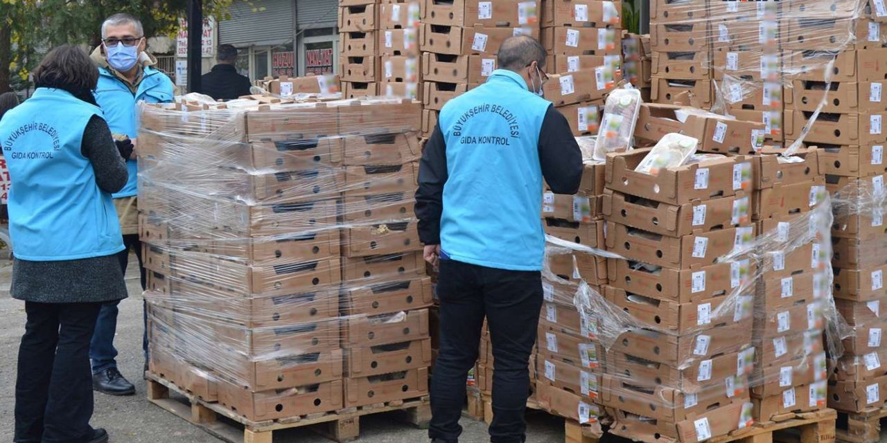 Diyarbakır'da son kullanım tarihi geçmiş gıda maddesi imha edildi