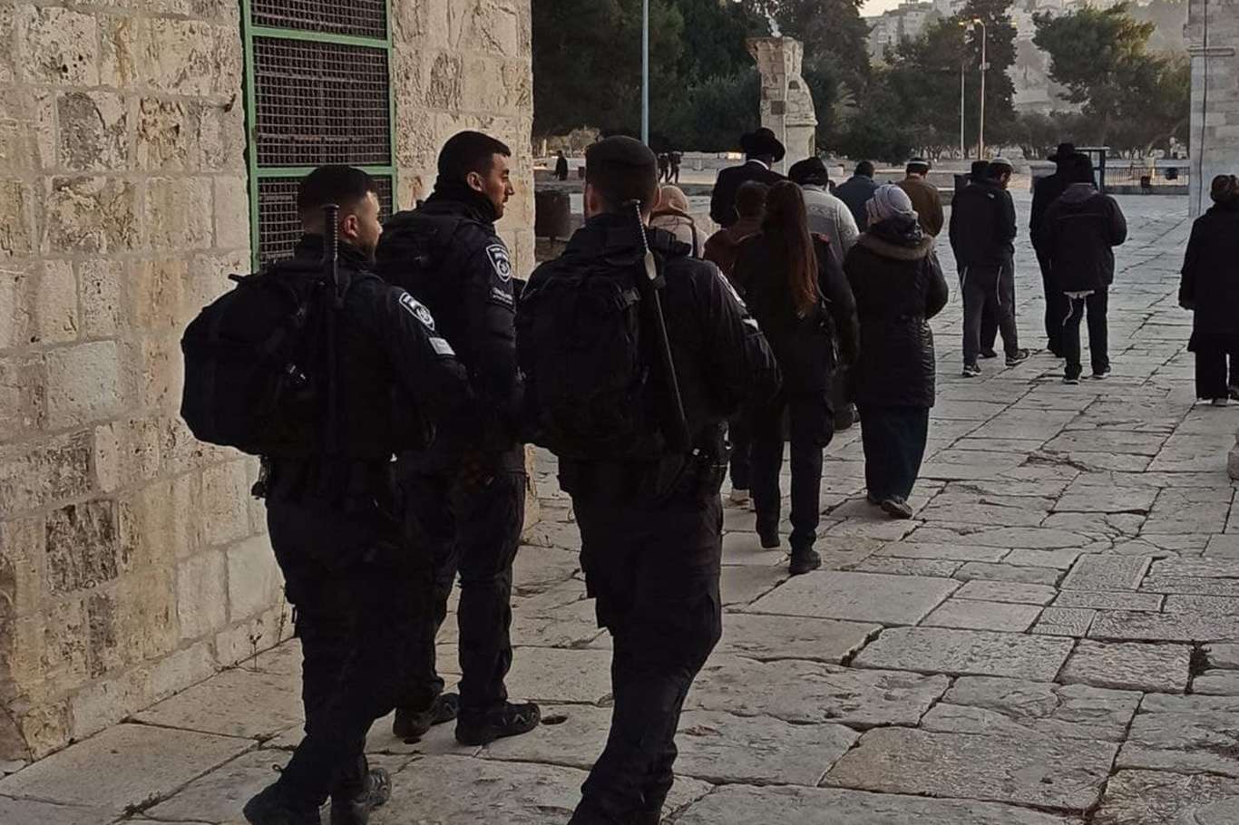 Siyonist işgalciler Mescid-i Aksa'ya baskınlarını sürdürüyor